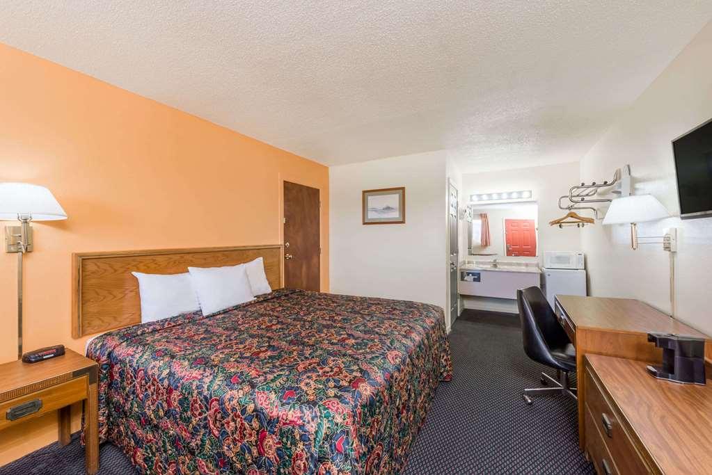 Knights Inn - Chanute Номер фото