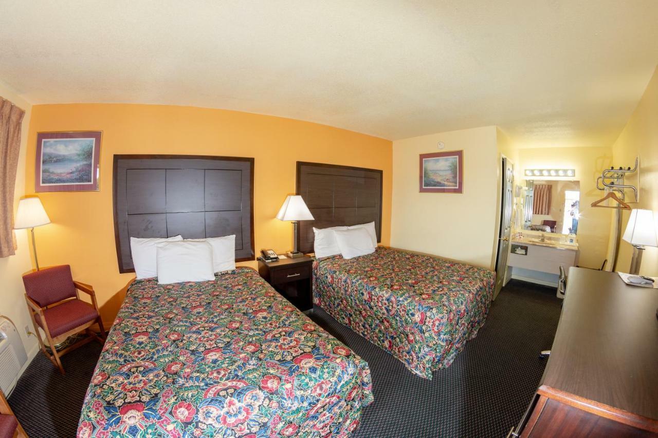 Knights Inn - Chanute Номер фото