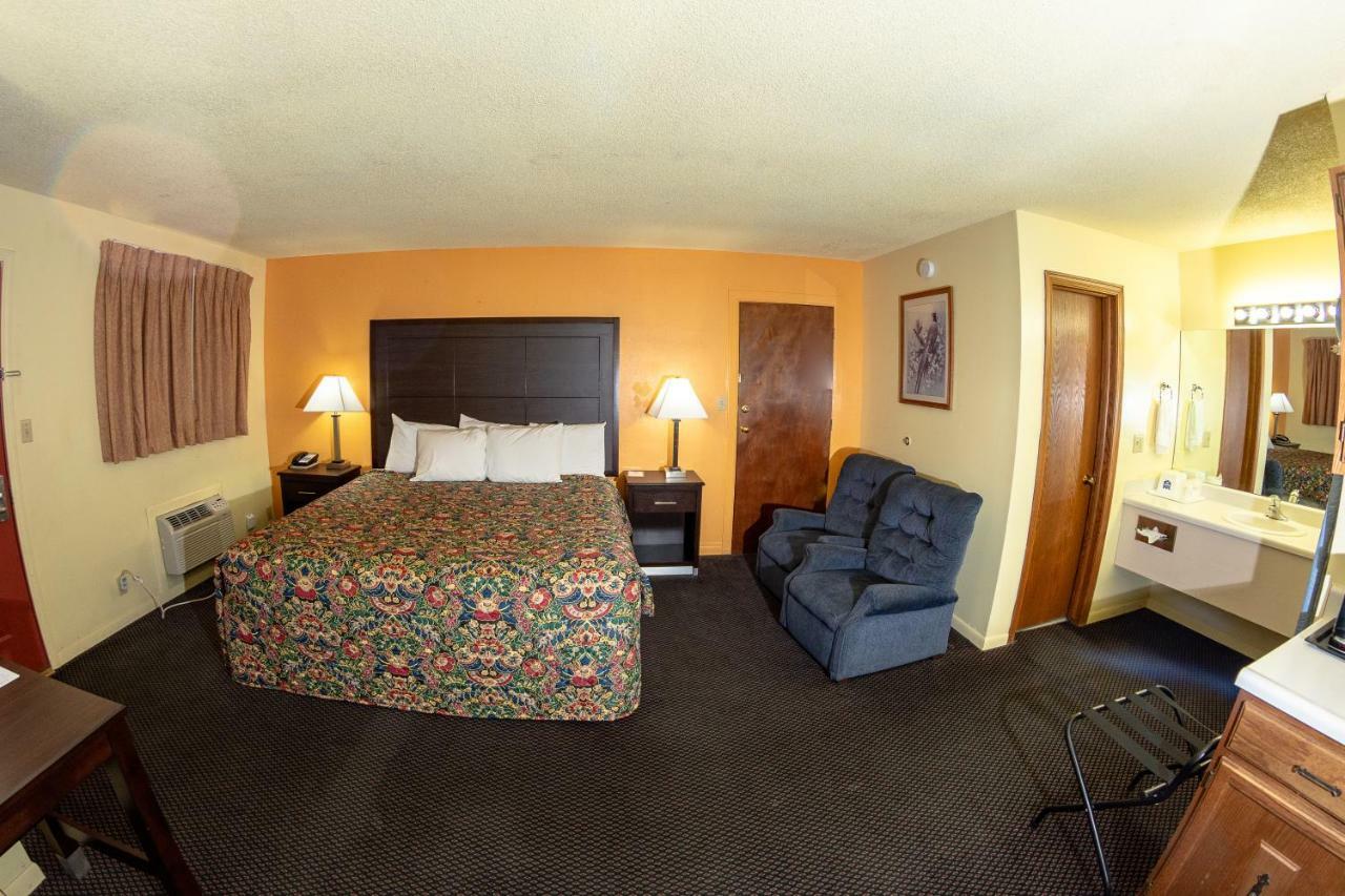 Knights Inn - Chanute Номер фото