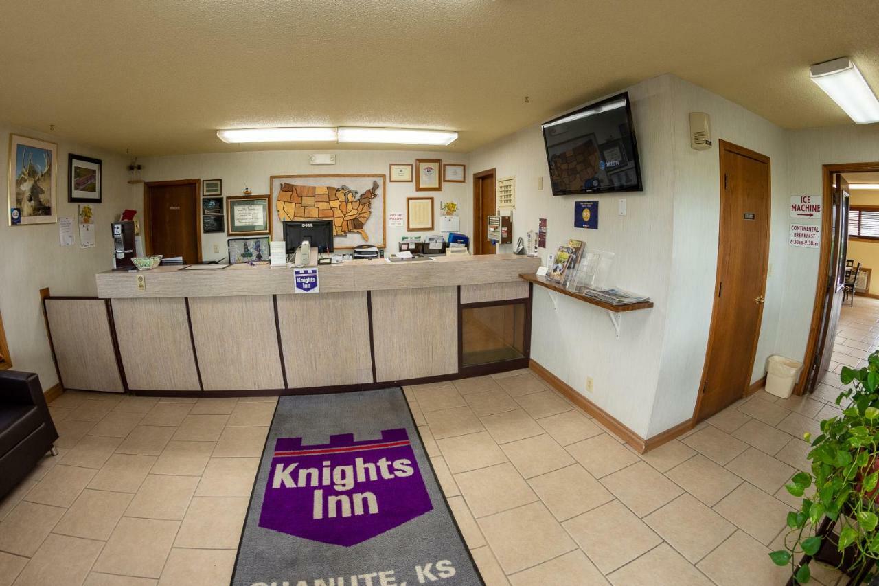 Knights Inn - Chanute Экстерьер фото